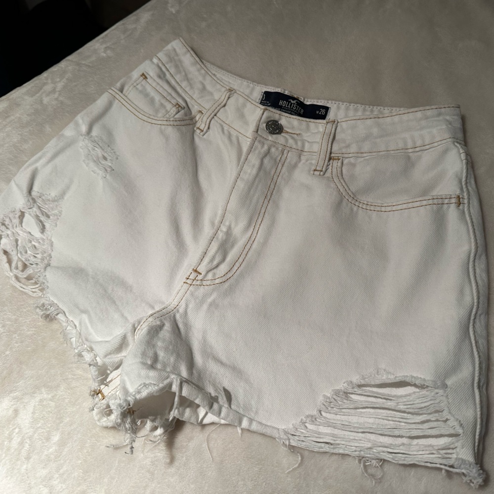 HOLLISTER WHITE DISTRESSED JEAN SHORTS